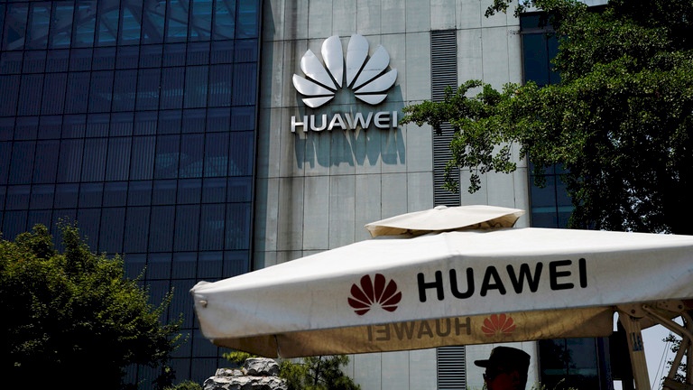 صحيفة: بعد "غوغل".. "مايكروسوفت" توجه ضربة لـ"هواوي"