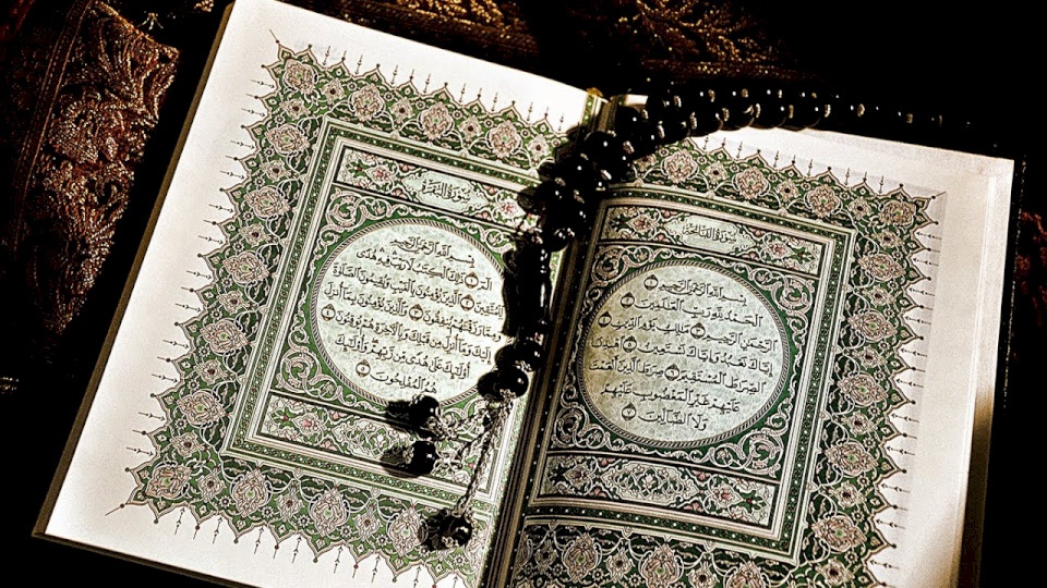 ما حكم قراءة القران بدون وضوء؟