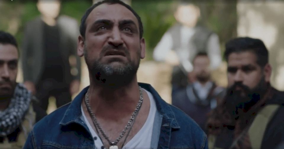  شاهد..."شاهين شيخ الجبل" يتلقى هدية مميزة من فلسطين