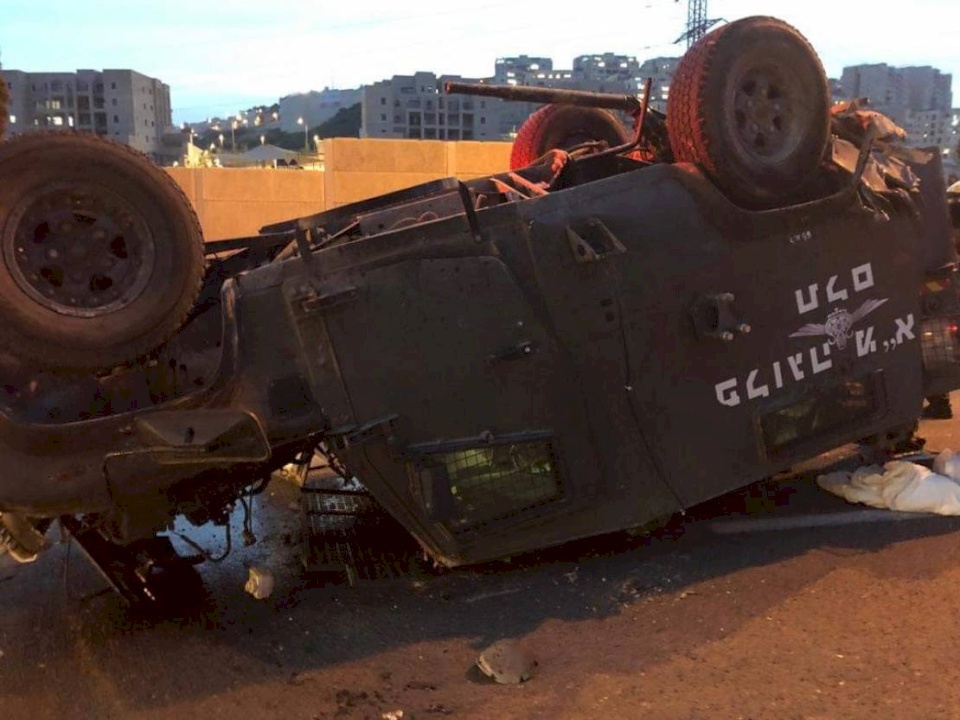 فيديو.. إصابة 4 جنود احتلال بانقلاب "جيب" بالقدس المحتلة