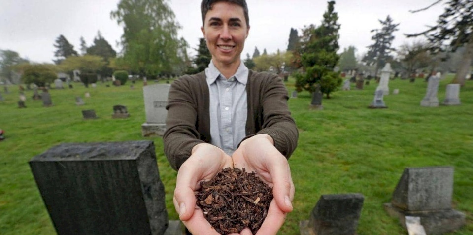 تعرف على اول تجيز تحويل الموتى إلى "سماد بشري"