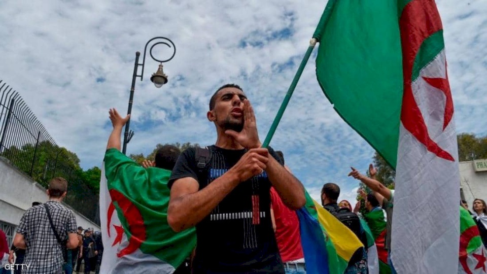 الجزائر.. اعتقالات بالتزامن مع احتجاجات الجمعة الـ14