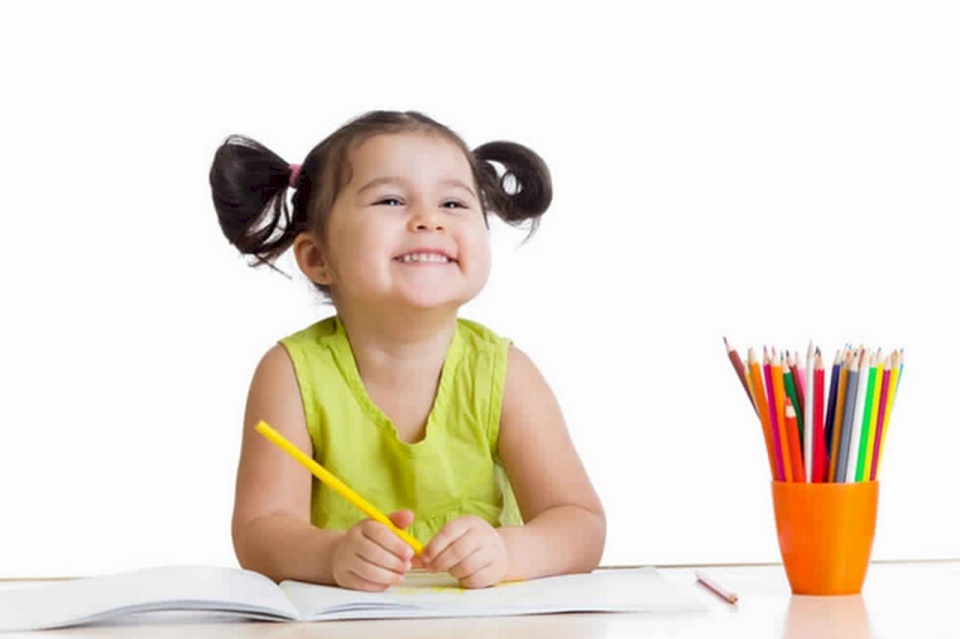 ممارسات تحد من معدل ذكاء طفلك.. تجنبيها