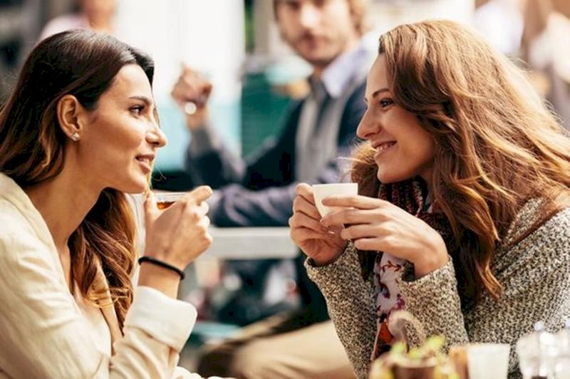 كيف أعبّر عن حبي لصديقتي؟