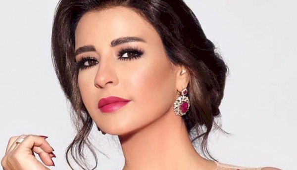 رامز جلال يتحرش بـ"ماغي بوغصن" خلال برنامجه..ما رايكم؟