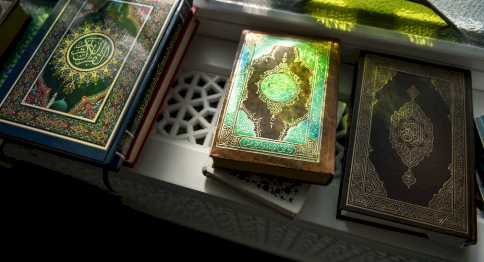 السعودية تبتكر أول مصحف إلكتروني في العالم للمكفوفين