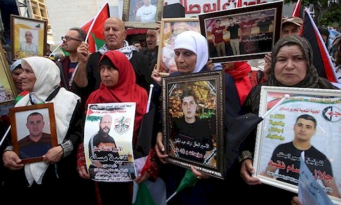 بالأسماء: الاحتلال يُجدد الاعتقال الإداري لــ 30 اسيراً