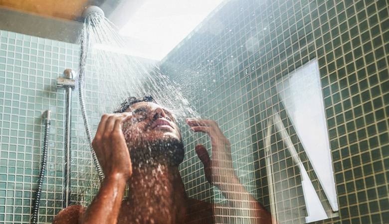 دخول الماء للأذن أثناء الاستحمام - متى يكون خطيرا؟