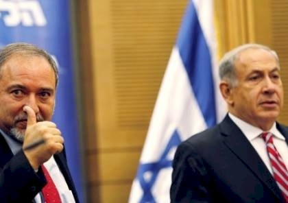 نتنياهو وليبرمان يتبادلان الاتهامات عقب حل الكنيست