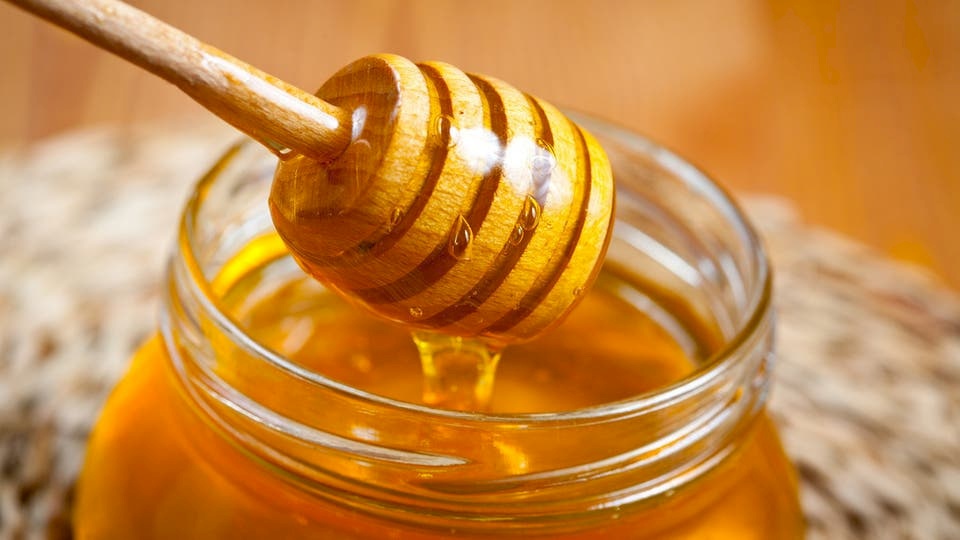 عسل النحل يعالج قروح الفم كالدواء