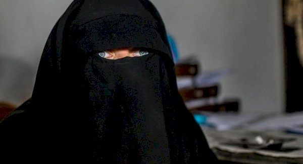 أم سياف.. داعشية "خطيرة" تكشف "أسرار" البغدادي