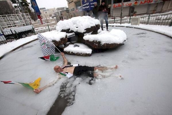صور: وفاة رجل الثلج الفلسطيني