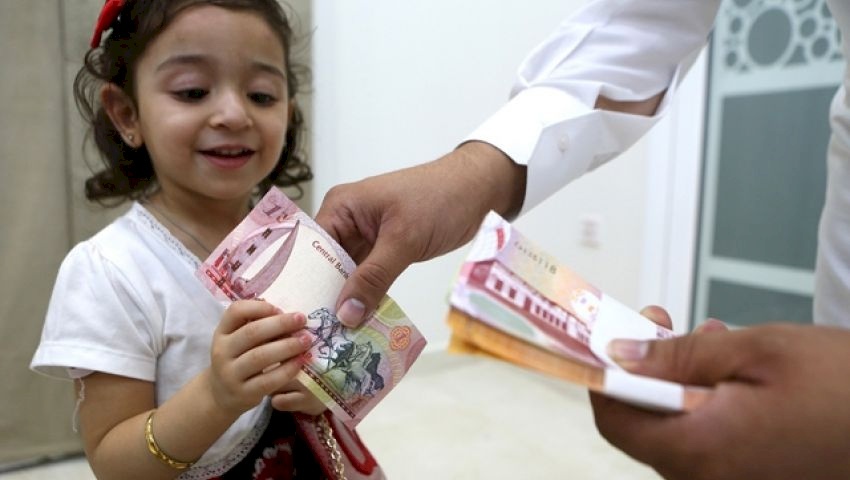 من الدينار للهدايا والنقود.. تعرف على أصل العيدية؟