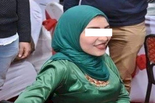 عربي يطلق زوجته بسبب برنامج على هاتفها