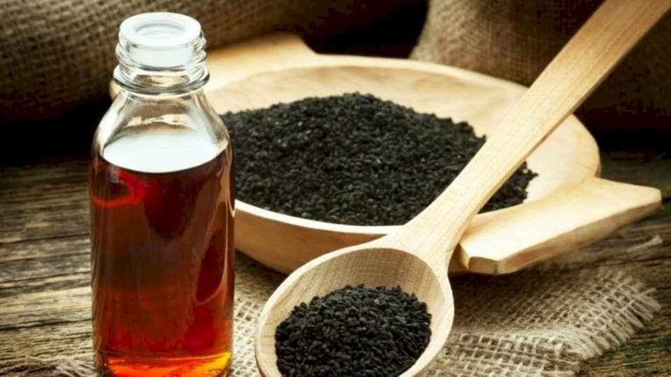 زيت الحبة السوداء لعلاج حب الشباب وتساقط الشعر