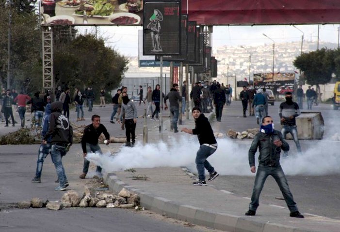 4 إصابات بمواجهات مع الاحتلال في مخيم الجلزون
