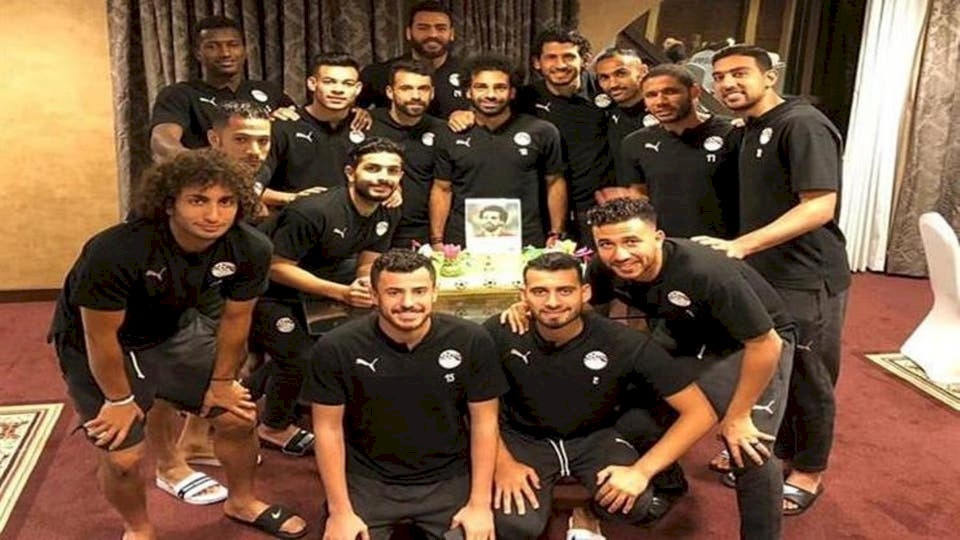 بعيد ميلاده الــ27...كيف هنأ ليفربول ولاعبو منتخب مصر محمد صلاح؟