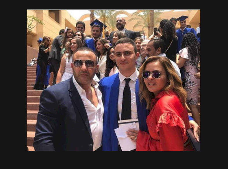 بعد زواج استمر 20 عاما ..طلاق أحمد السقا وزوجته رسميا