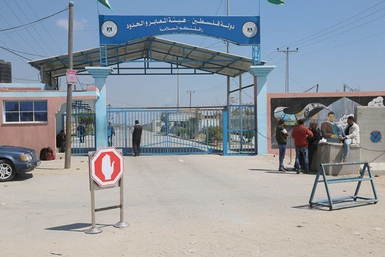 قيادي كبير في حركة فتح يصل غزة