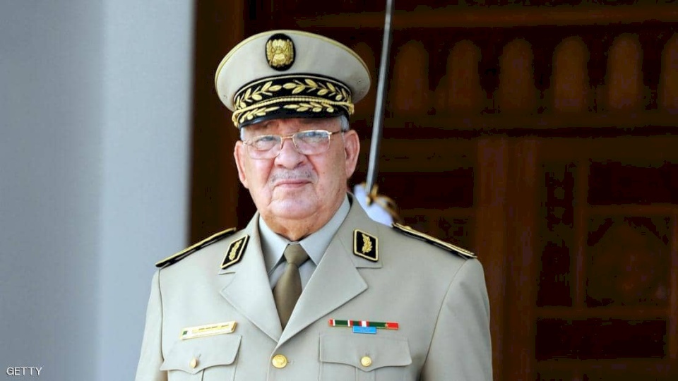 الجيش الجزائري متمسك بالمخارج الدستورية لحل أزمة الرئاسة