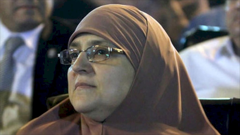 أول تعقيب من نجلاء محمود زوجة محمد مرسي بعد وفاته