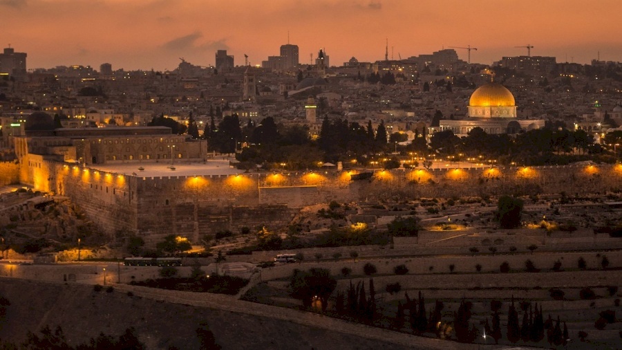 الاحتلال يقرر هدم 100 شقة سكنية في القدس