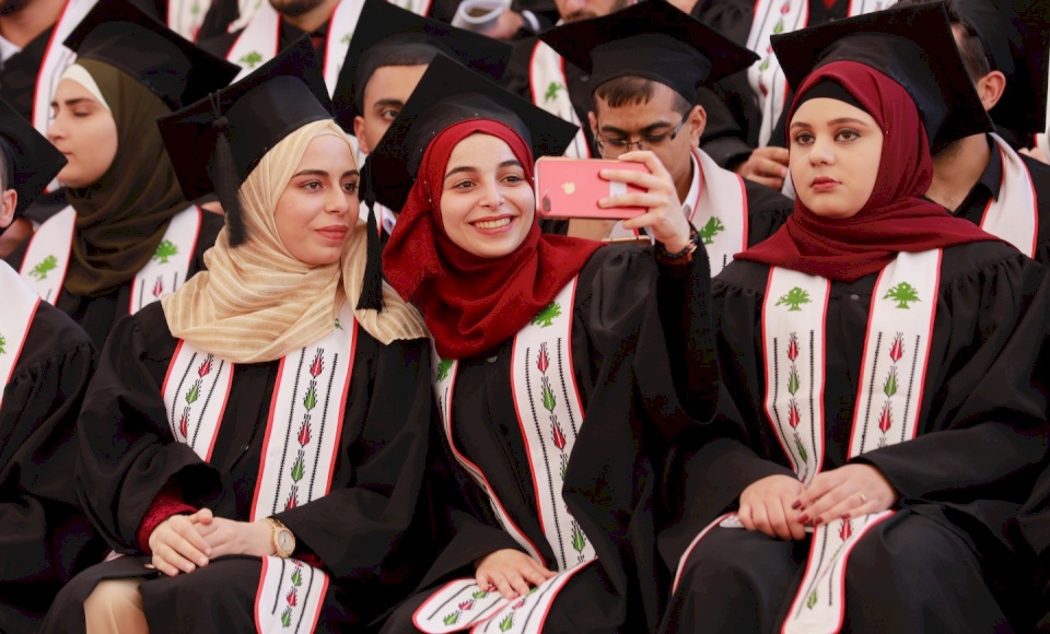 بالصور: "بيرزيت" تبدأ احتفالاتها بتخريج الفوج الـ 44 من طلبتها