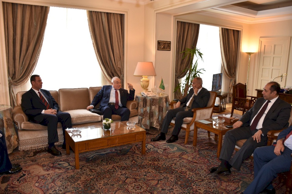 تفاصيل لقاء وزير المالية الفلسطيني مع الأمين العام للجامعة العربية