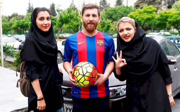  شبيه ميسي يستغل عشرات النساء جنسيًا