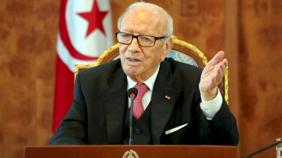 بعد نبأ وفاته.. مستشار الرئيس التونسي: حالة الرئيس السبسي حرجة جدا