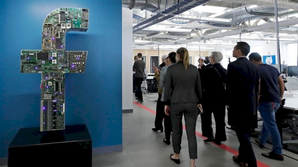 إخلاء بعض مباني فيسبوك بسبب غاز السارين القاتل