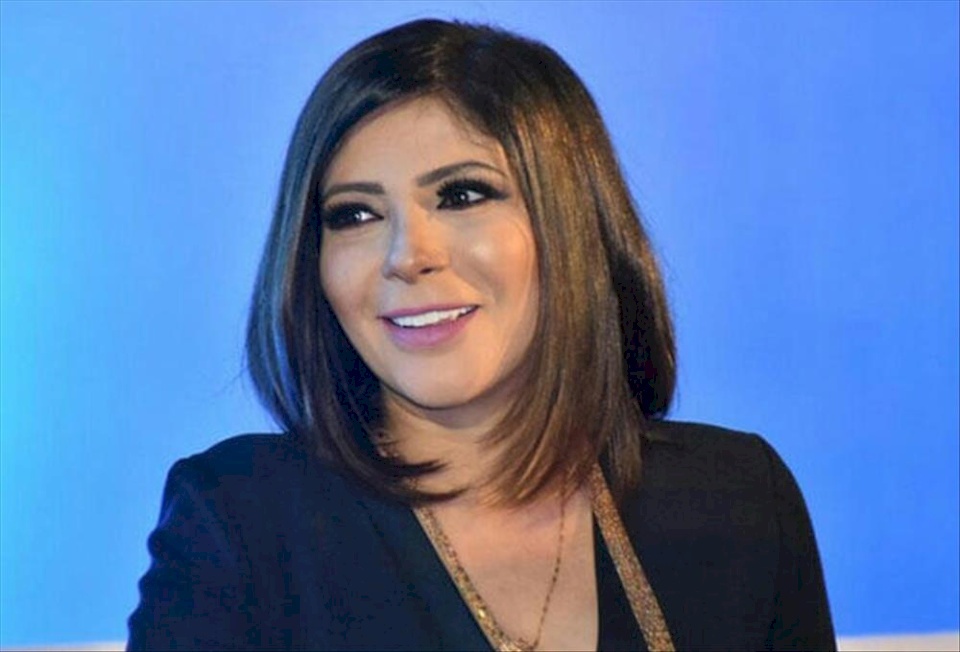 صور: منى زكي تبهر متابعيها بإطلالة جريئة