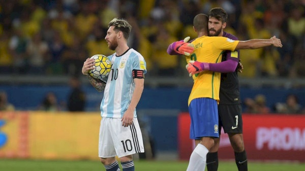 "ويكيبيديا" تقصف جبهة البرغوث ليونيل ميسي