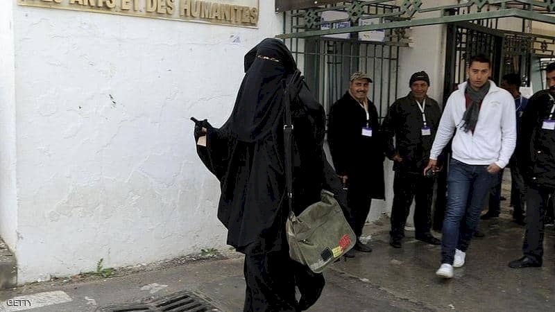 بلد عربي حظر النقاب في الأماكن العامة