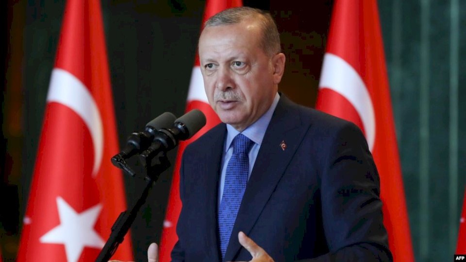 ارودغان يُقيل مسؤولاً كبيراً