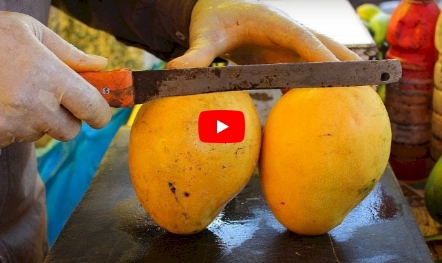 فيديو.. تحضير الفواكه للسياح في ماليزيا