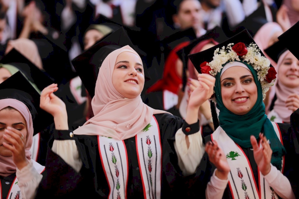 البطالة بين الخريجين تتجاوز 50%