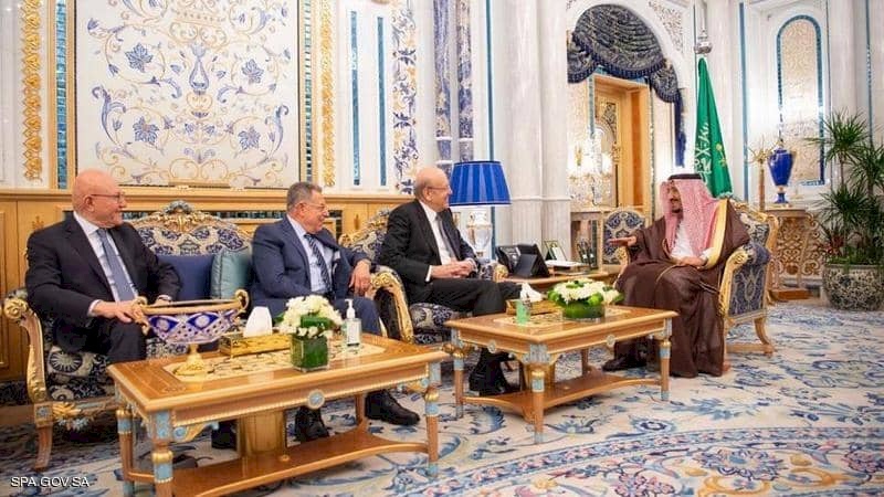 العاهل السعودي يستقبل رؤساء وزراء لبنان السابقين