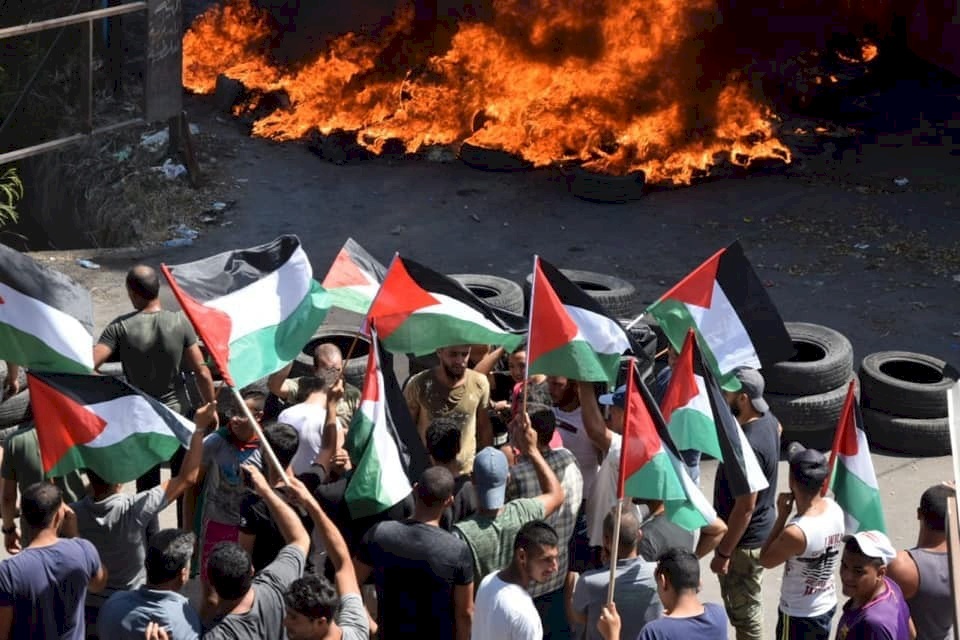 فيديو.. مطالبات باستثناء العمال الفلسطينين من قرار وزارة العمل اللبنانية