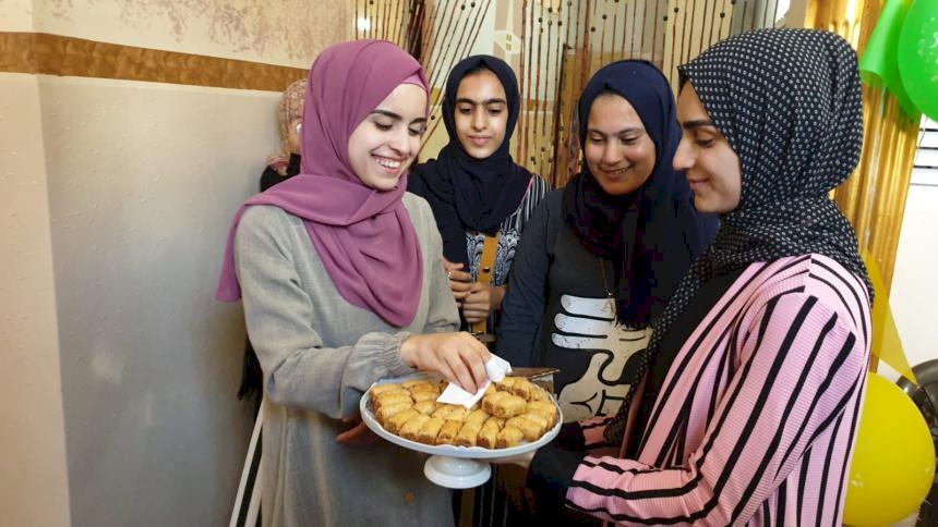 رغم المعيقات غزة تحقق نتائج مبهرة بالثانوية العامة