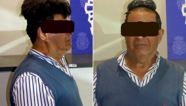 ضباط يكتشفون مفاجأة أسفل "باروكة" مسافر كولومبي