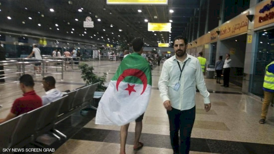 مصر تنهي أزمة الجزائريين العالقين بمطار القاهرة