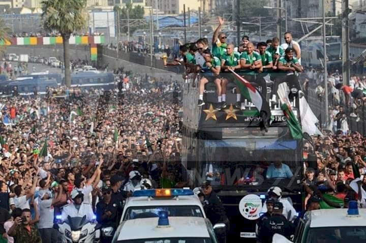 فيديو: فلسطين حاضرة باحتفالات "محاربي الصحراء" في شوارع الجزائر 