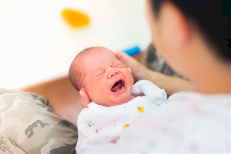 كيف تميزين بين أنواع بكاء المولود المختلفة؟