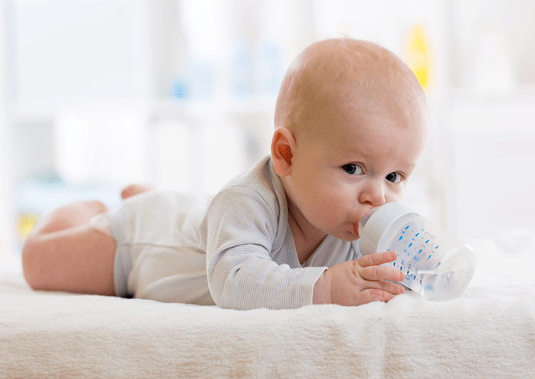 نصائح لعلاج مشكلة الجفاف عند الأطفال