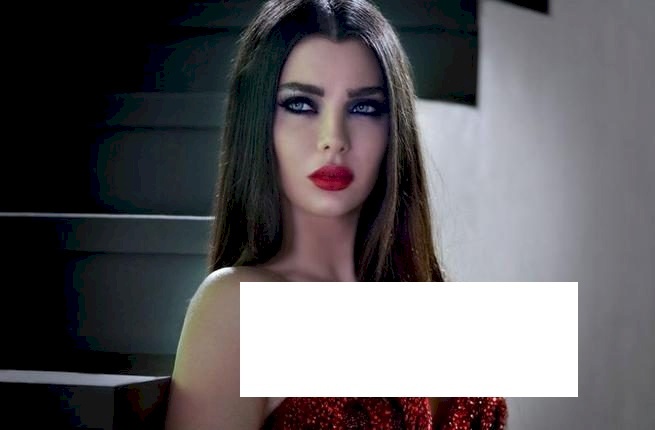 صور| فنانة عربية مشهورة تنشر صورها عارية
