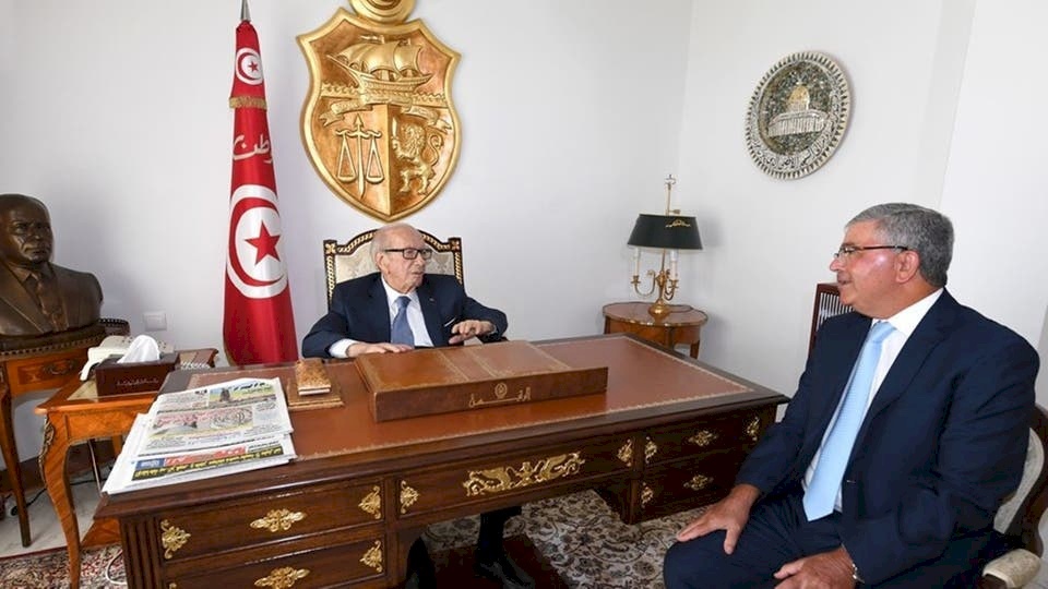 صاحب آخر صورة مع السبسي.. أبرز مرشح لخلافته!