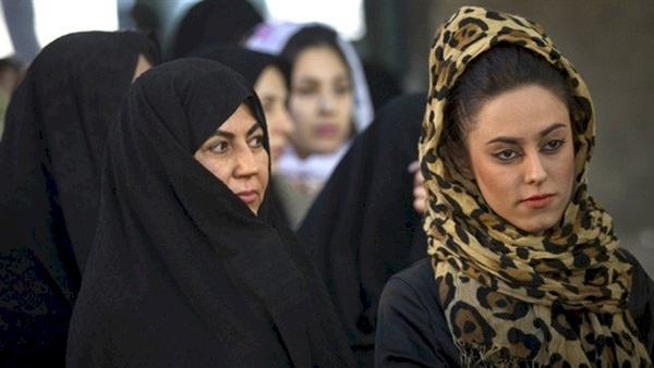 إيران.. عقوبات رادعة لمعارضات الحجاب الإلزامي
