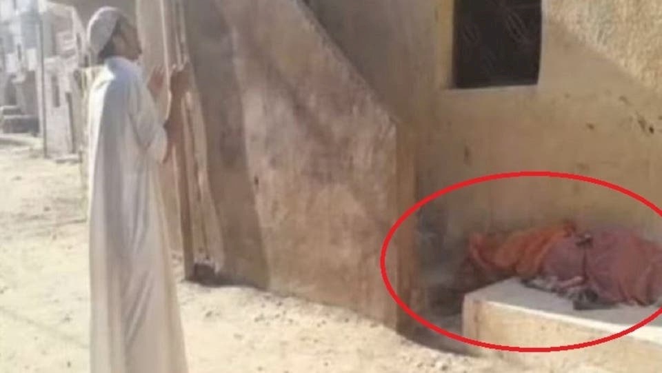  أخرج جثة أمه من القبر ليعيدها إلى الحياة!