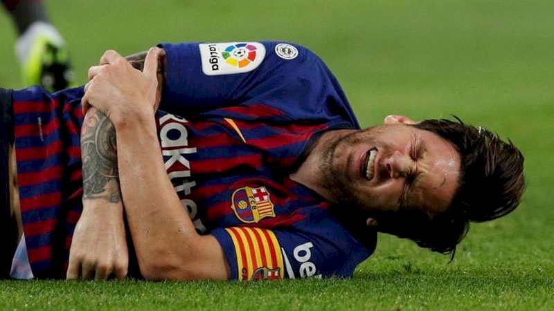 بعد اصابة ميسي.. ماذا سيفعل برشلونة؟